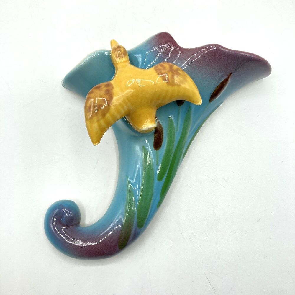 Vintage 1940s Ohio Pottery Ceramic Yellow Duck & Cattails Wall Pocket USA 6"
